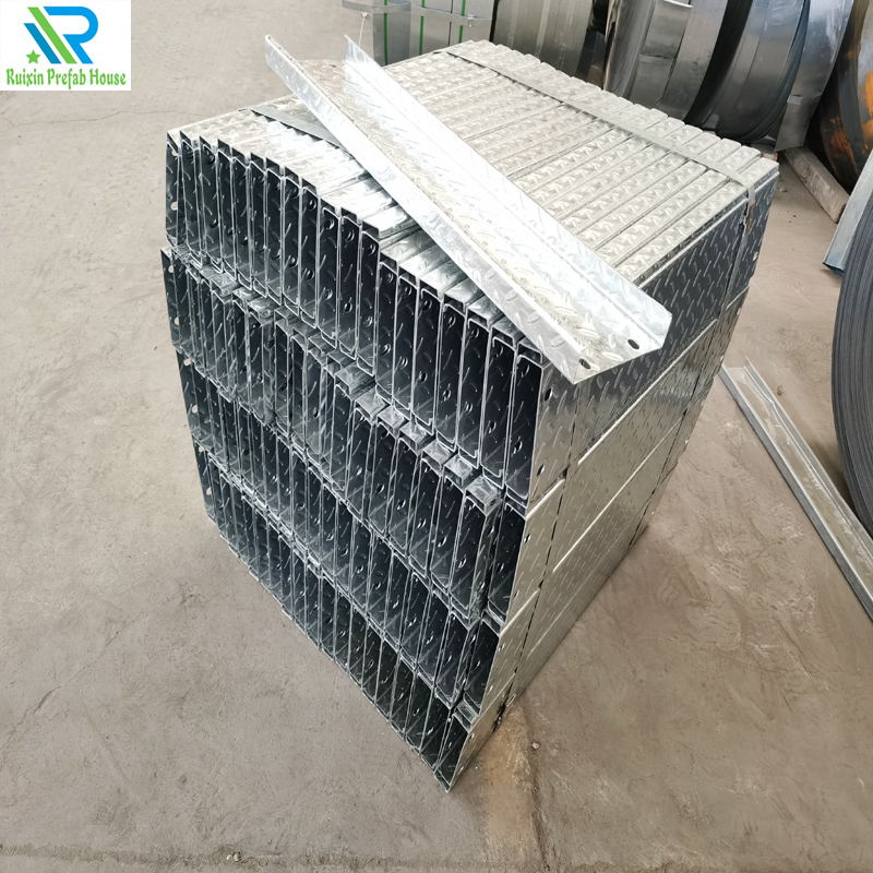 成都集装箱材料-三明治板和C型钢